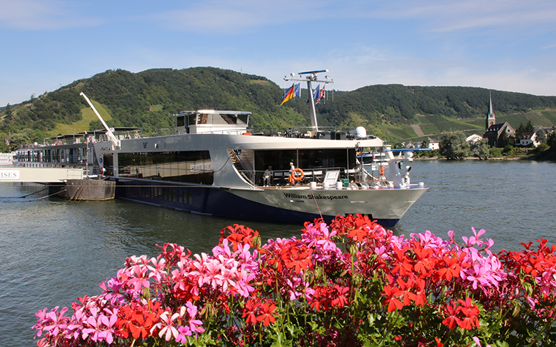 Riviera Travel extends agent incentive